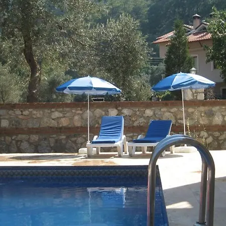 아파트 Seniz Tatil 투룬치
